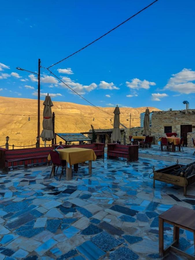 Mumia Restaurant & House Pension Karak Buitenkant foto