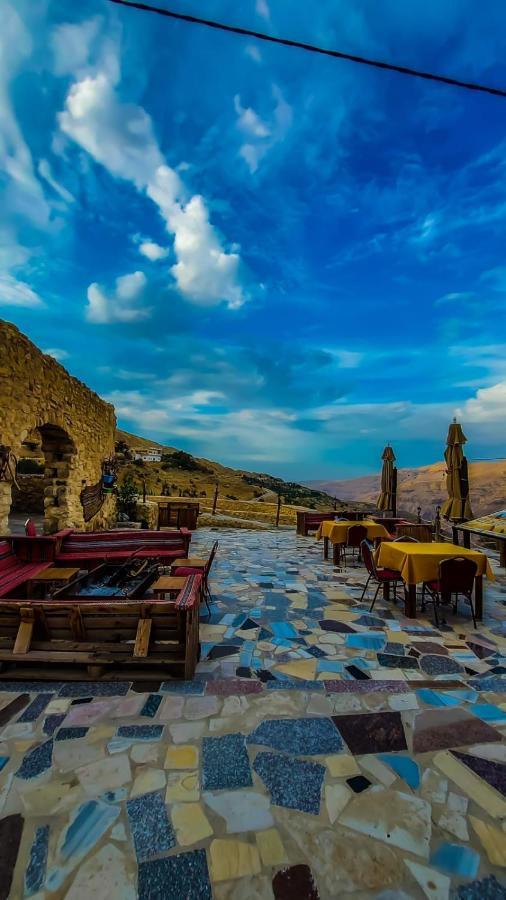 Mumia Restaurant & House Pension Karak Buitenkant foto
