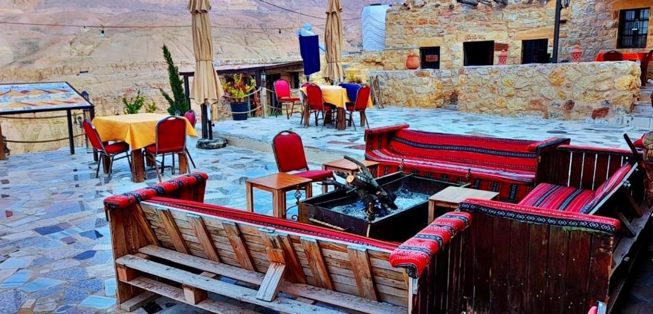 Mumia Restaurant & House Pension Karak Buitenkant foto