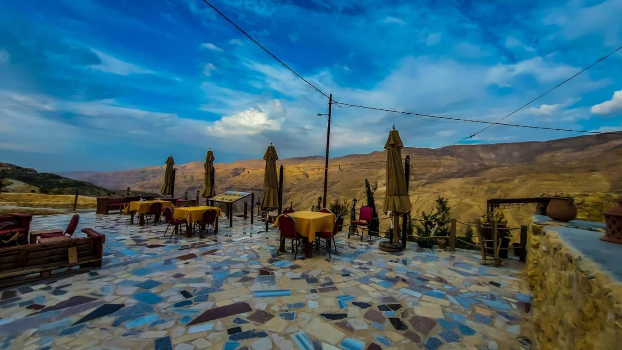 Mumia Restaurant & House Pension Karak Buitenkant foto